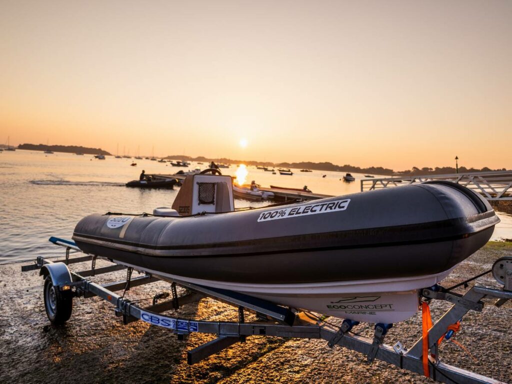 mise à l'eau bateau electrique seau experience