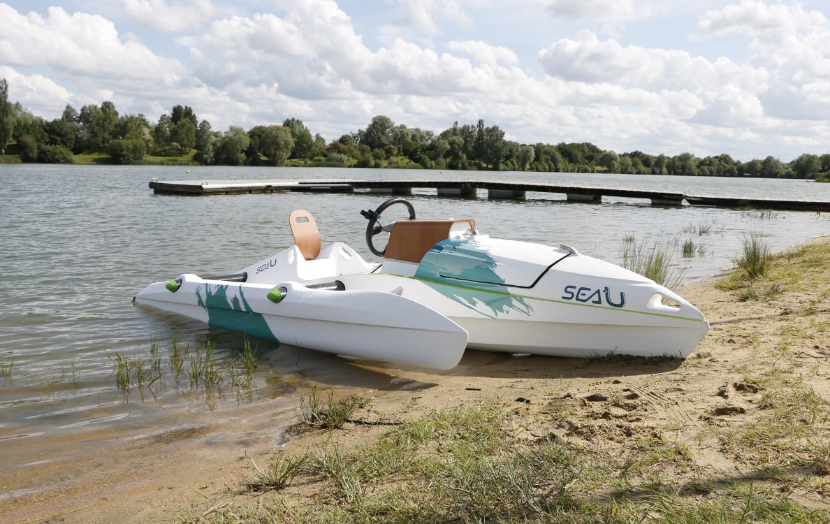 L'Ecokart à la base de loisirs de La Ferté Bernard disponible en location bateau électrique.