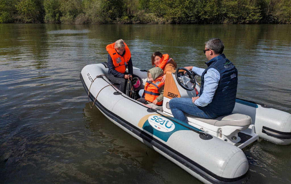 Location bateau sur la Sarthe avec Sea’U Experience.