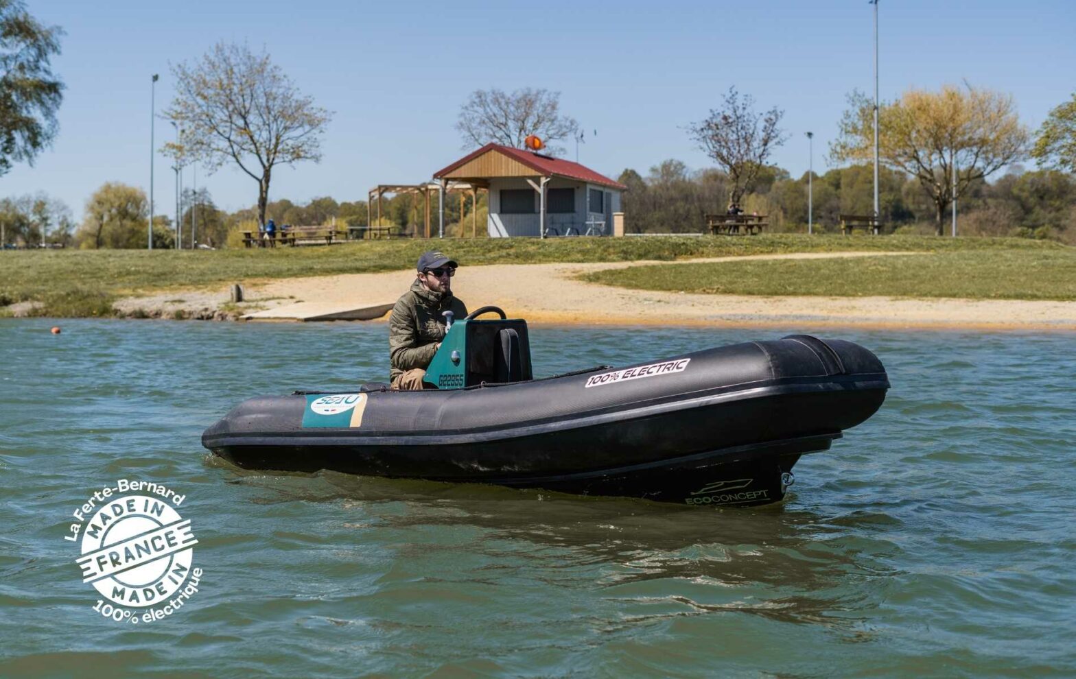 Bateau Jetboat 300 de la gamme Sea'U Made in France.