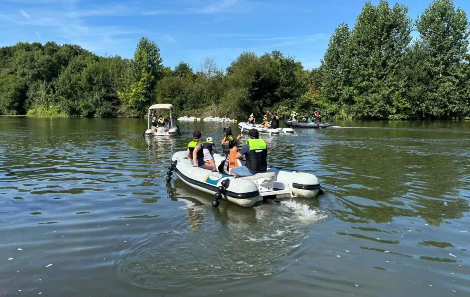 Piloter un bateau : Ils tentent l’expérience !