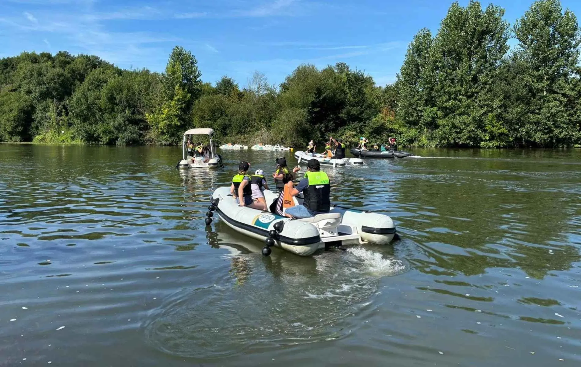 Piloter un bateau : Ils tentent l’expérience !