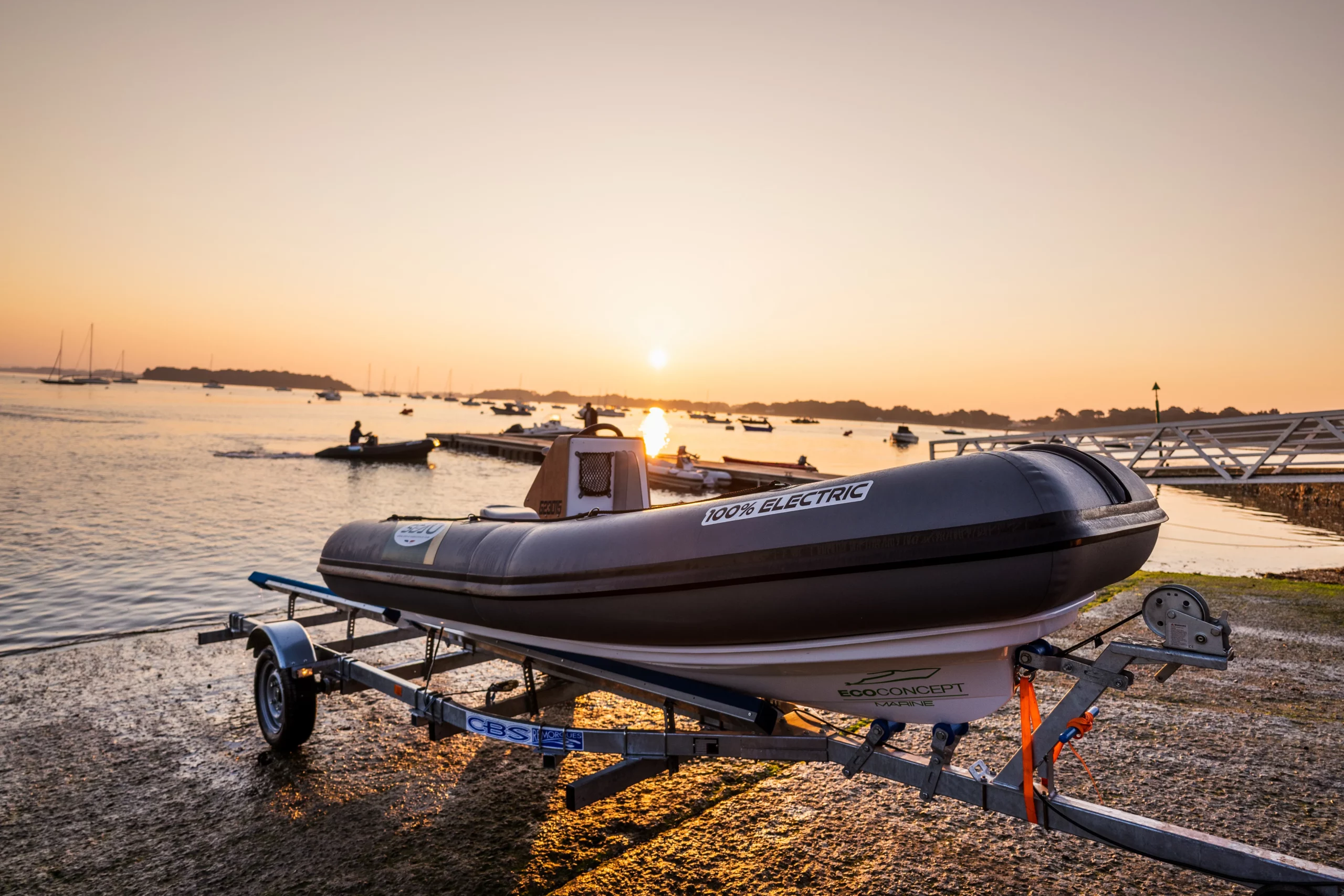 Transport avant hivernage dans un hangar à bateau avec Sea'U.