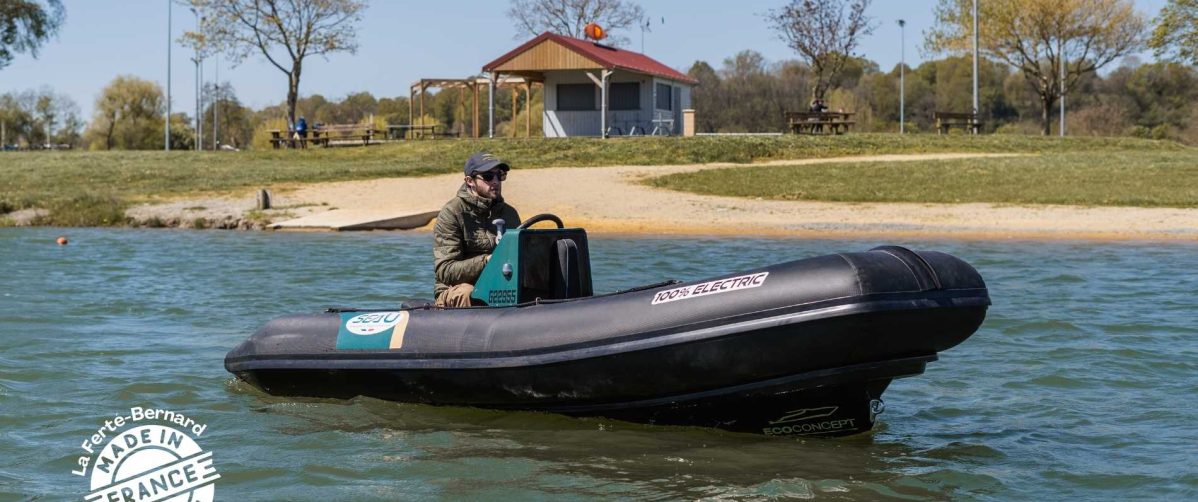 Bateau Jetboat 300 de la gamme Sea'U Made in France.