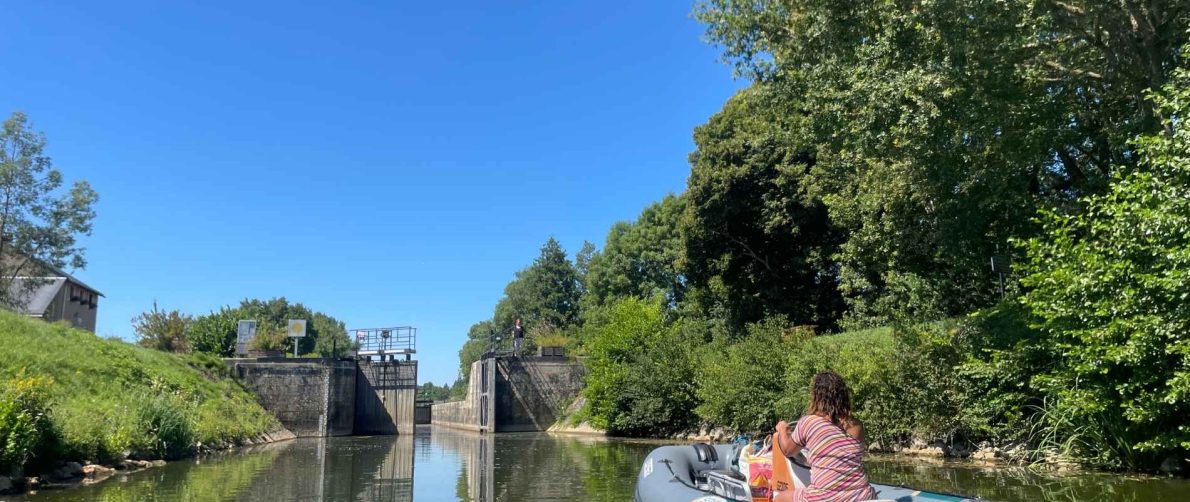 Naviguer en Sarthe avec nos bateaux Sea'U Experience, ici le Jetboat 300.